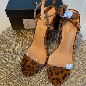 NIB Leopard print heels 🖤